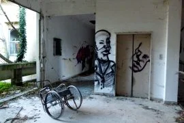 Il manicomio di Volterra, tra edifici abbandonati e arte brut - immagine 1