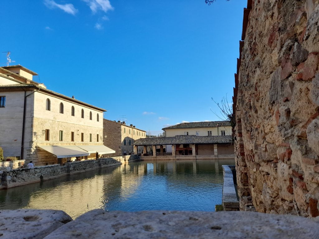 Bagno Vignoni, le insolite terme in piazza - immagine 6