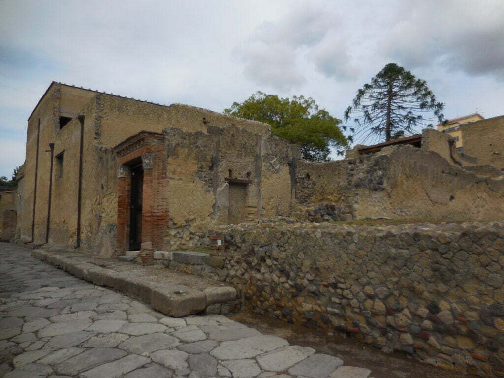 Ercolano: 1 pomeriggio agli scavi archeologici - immagine 9