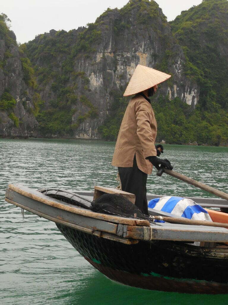 Ha Long, crociera nella baia - immagine 9