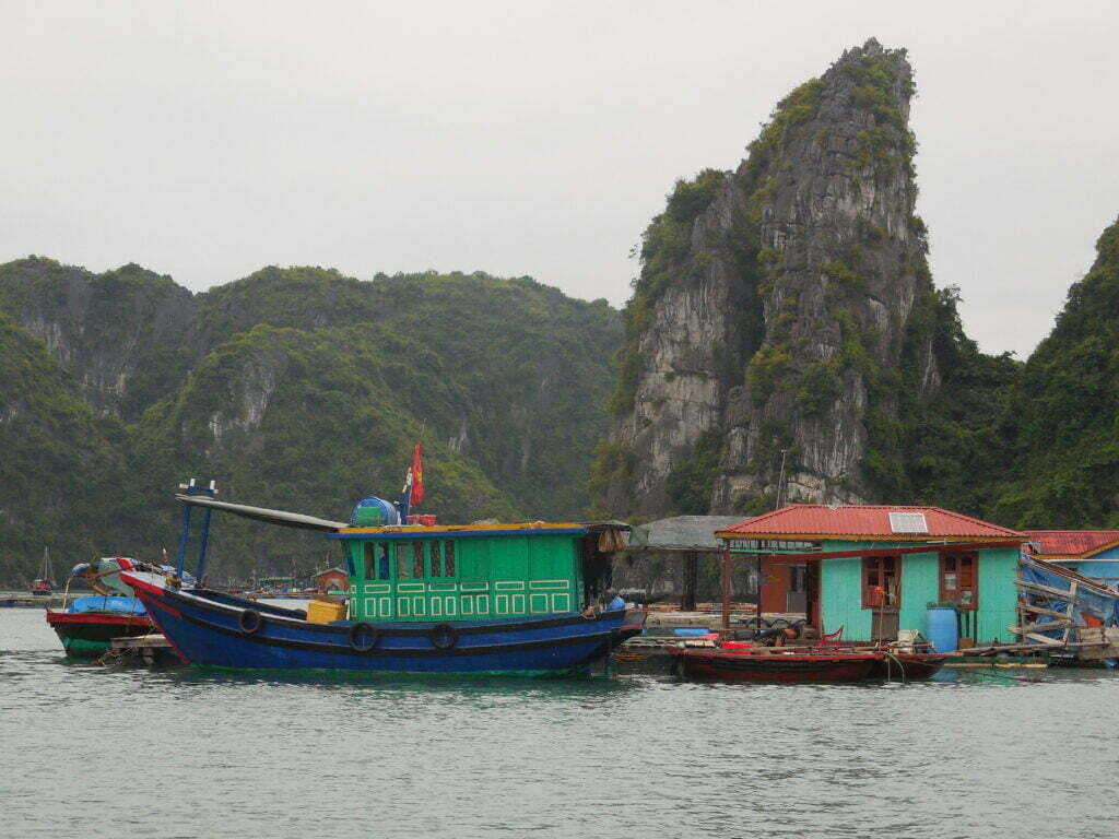 Ha Long, crociera nella baia - immagine 12