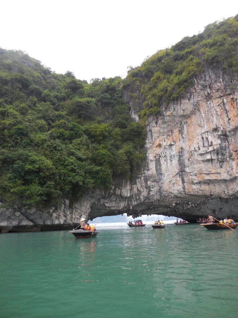 Ha Long, crociera nella baia - immagine 10