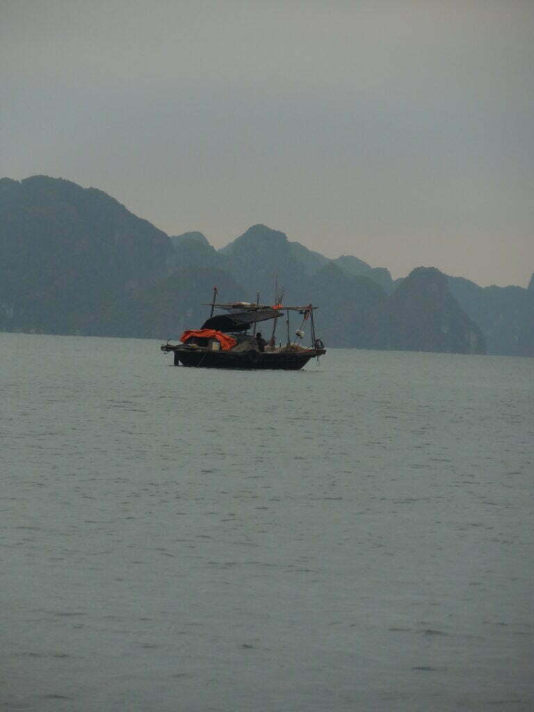 Ha Long, crociera nella baia - immagine 11