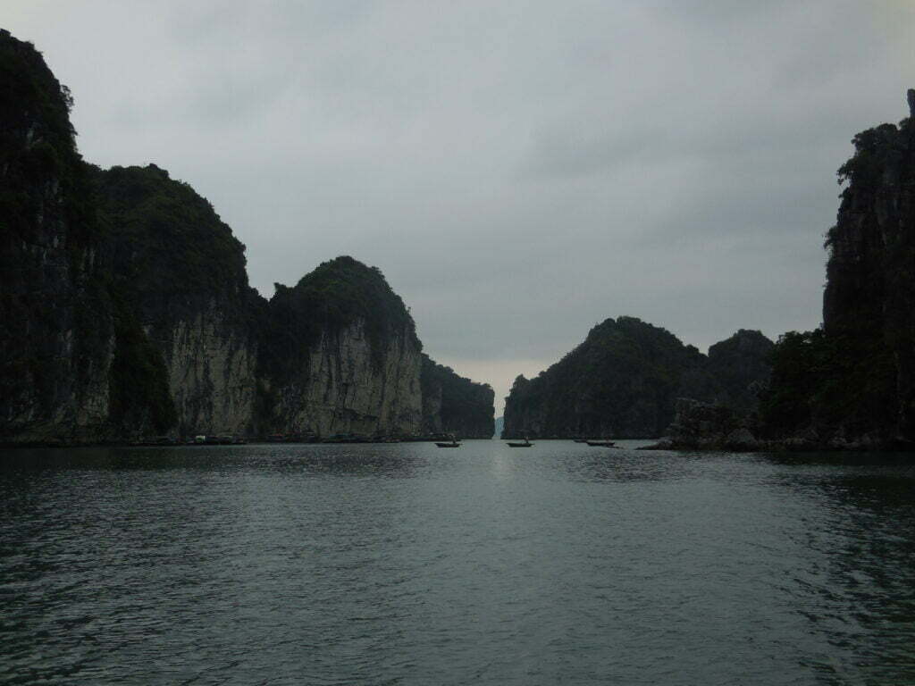 Ha Long, crociera nella baia - immagine 3