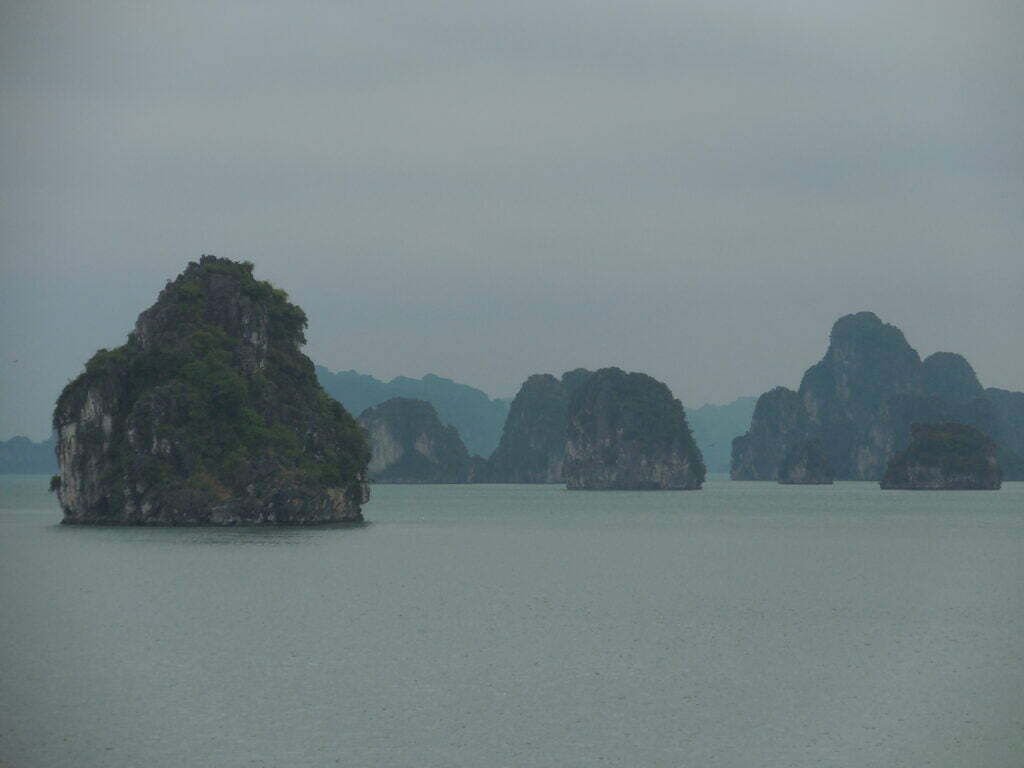 Ha Long, crociera nella baia - immagine 5