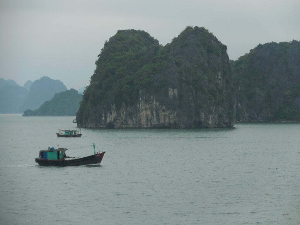 Ha Long, crociera nella baia - immagine 4