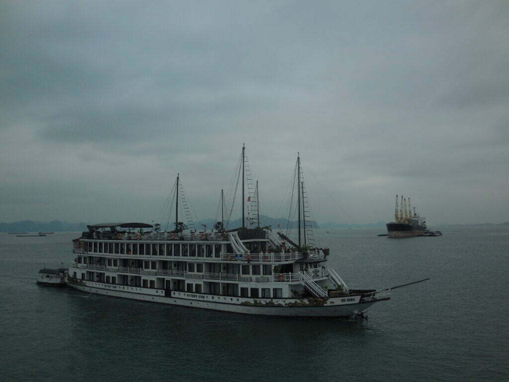 Ha Long, crociera nella baia - immagine 6