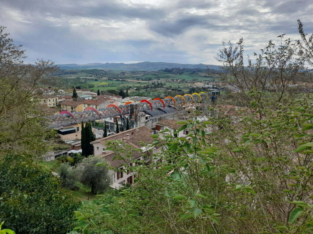 Peccioli, borgo tra arte e colori - immagine 16