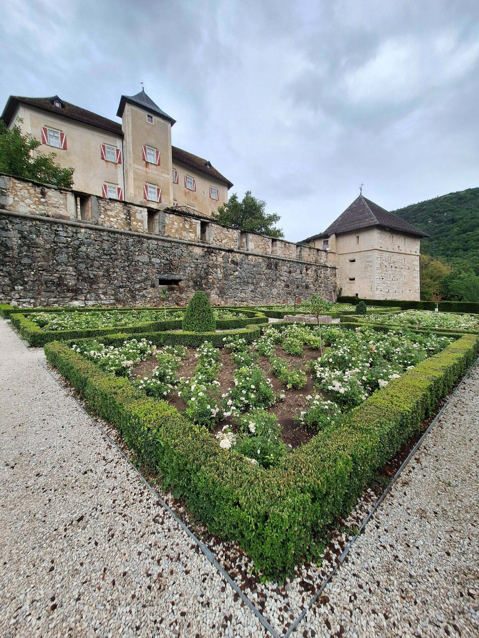 Castel Thun, la storia tra i meleti della Val di Non - immagine 18