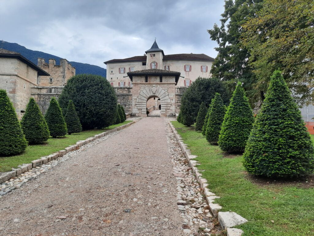 Castel Thun, la storia tra i meleti della Val di Non - immagine 4