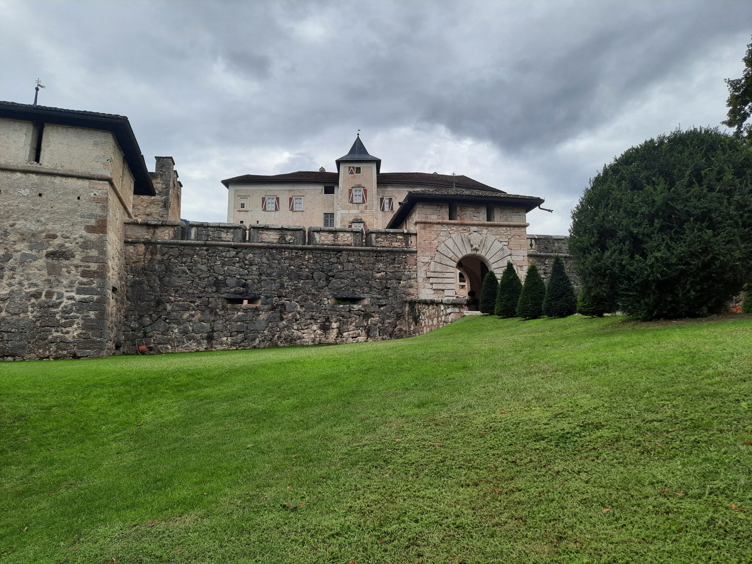 Castel Thun, la storia tra i meleti della Val di Non - immagine 20