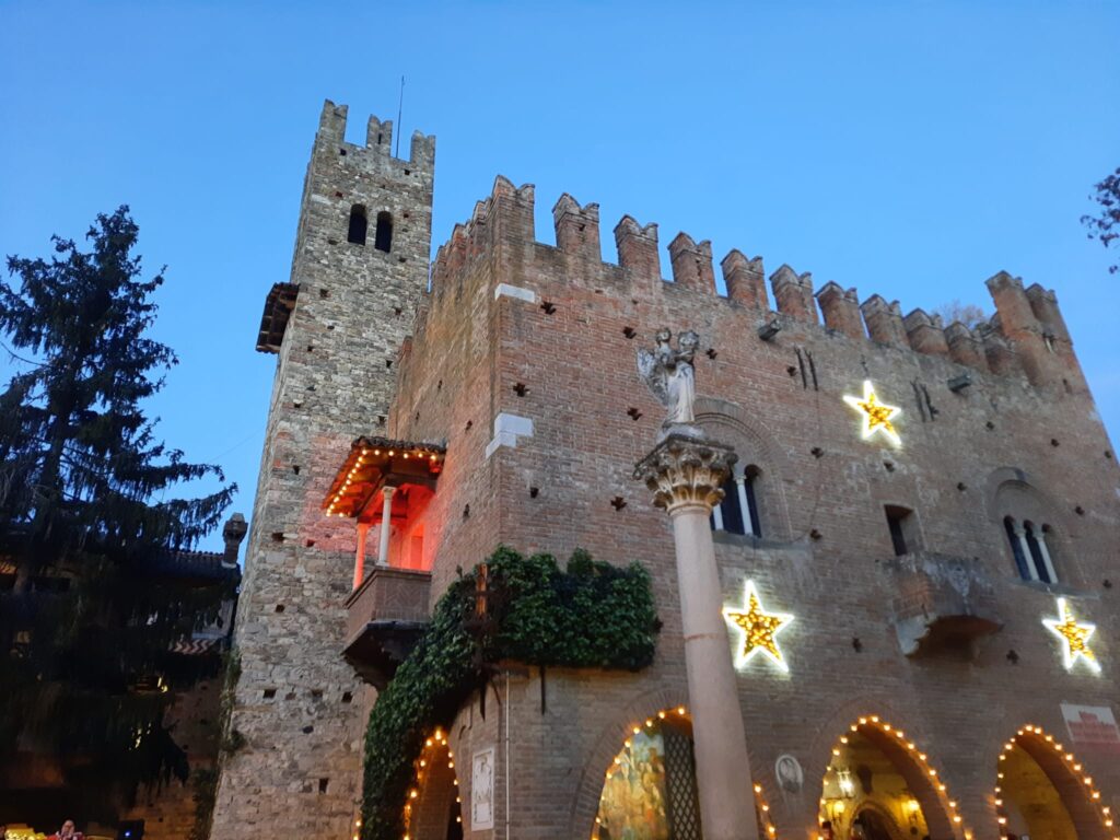 Tra Medioevo e Natale: Grazzano Visconti, Castell'Arquato e Fontanellato - immagine 6