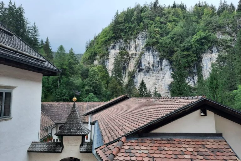 San Romedio, il Santuario e l'orso - immagine 227