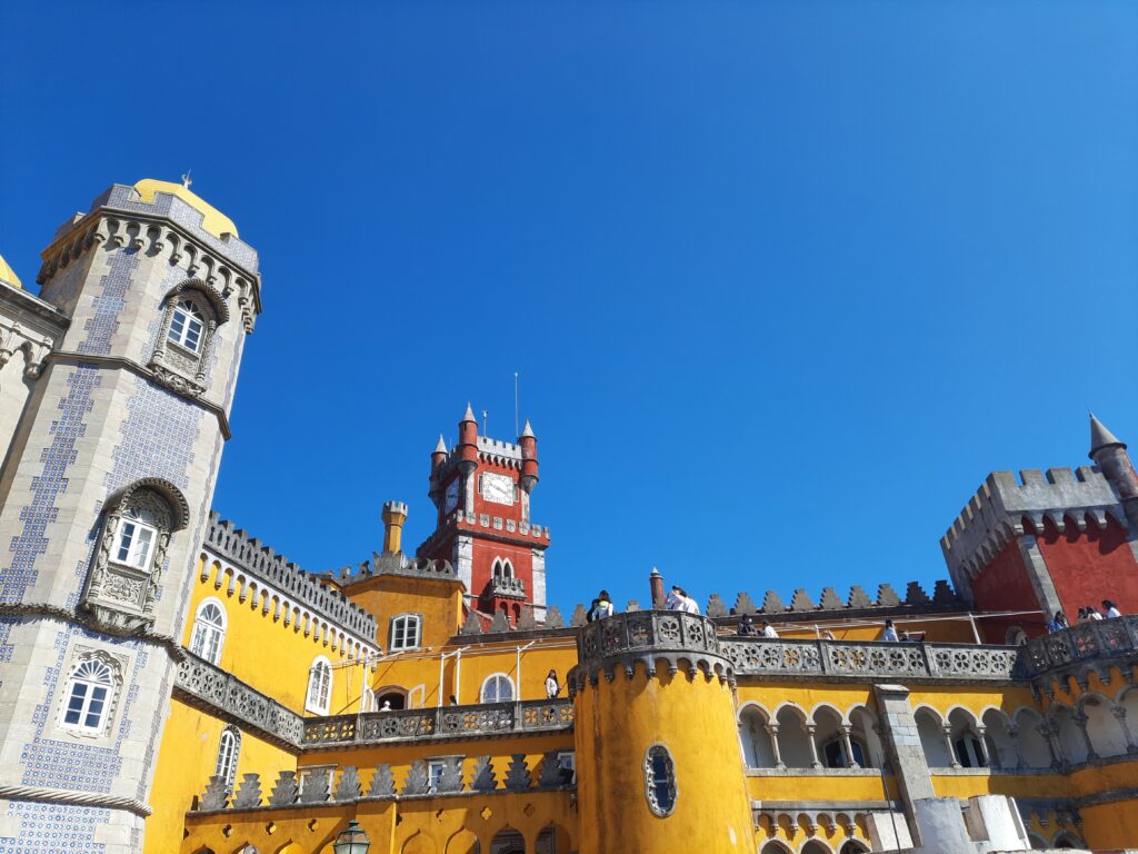 Sintra, i colori del Palacio de Pena - immagine 5