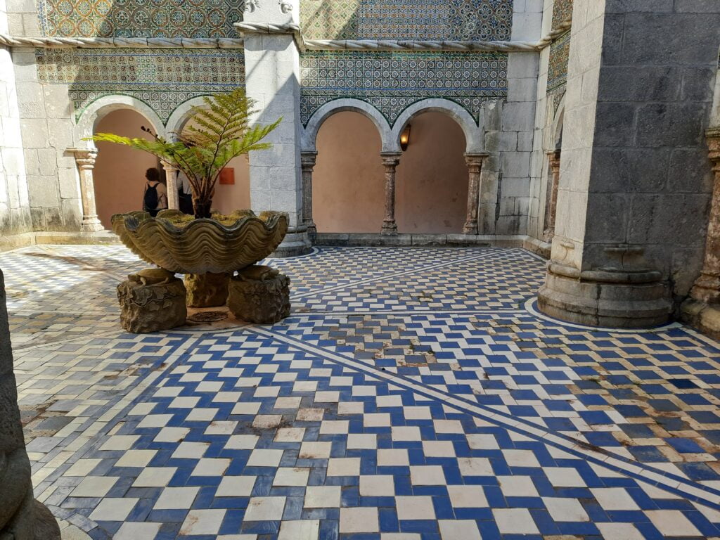 Sintra, i colori del Palacio de Pena - immagine 6