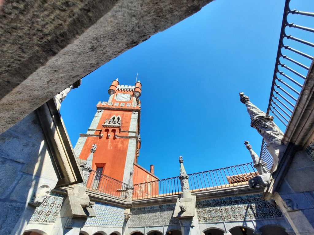 Sintra, i colori del Palacio de Pena - immagine 8