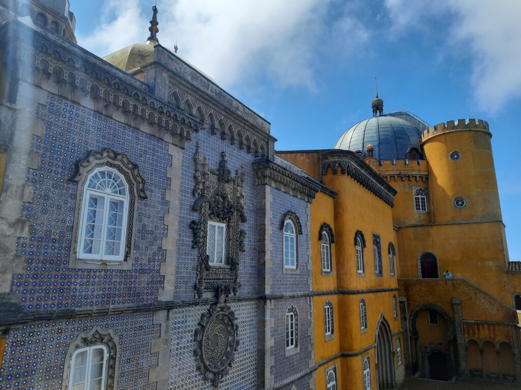Sintra, i colori del Palacio de Pena - immagine 4